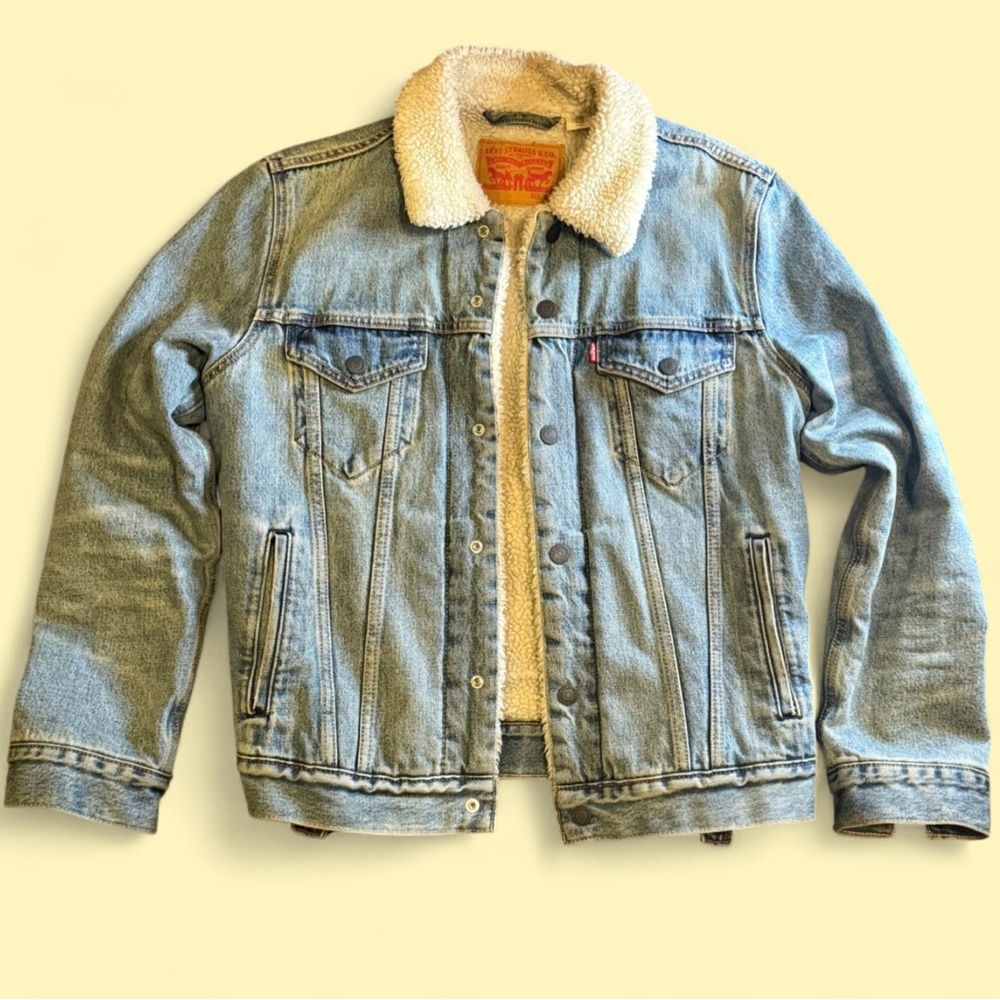 Levi's Light Blue Denim Jacket with Cream Sherpa Lining Men’s Small